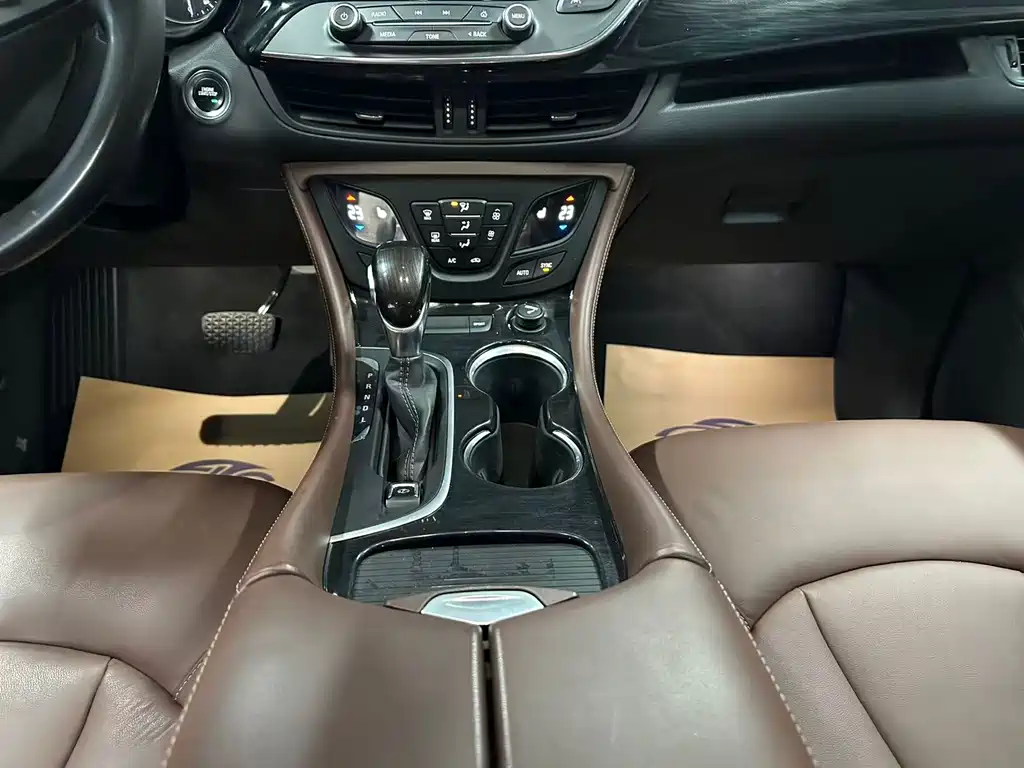 Buick Envision Plus 2018 — фото 12
