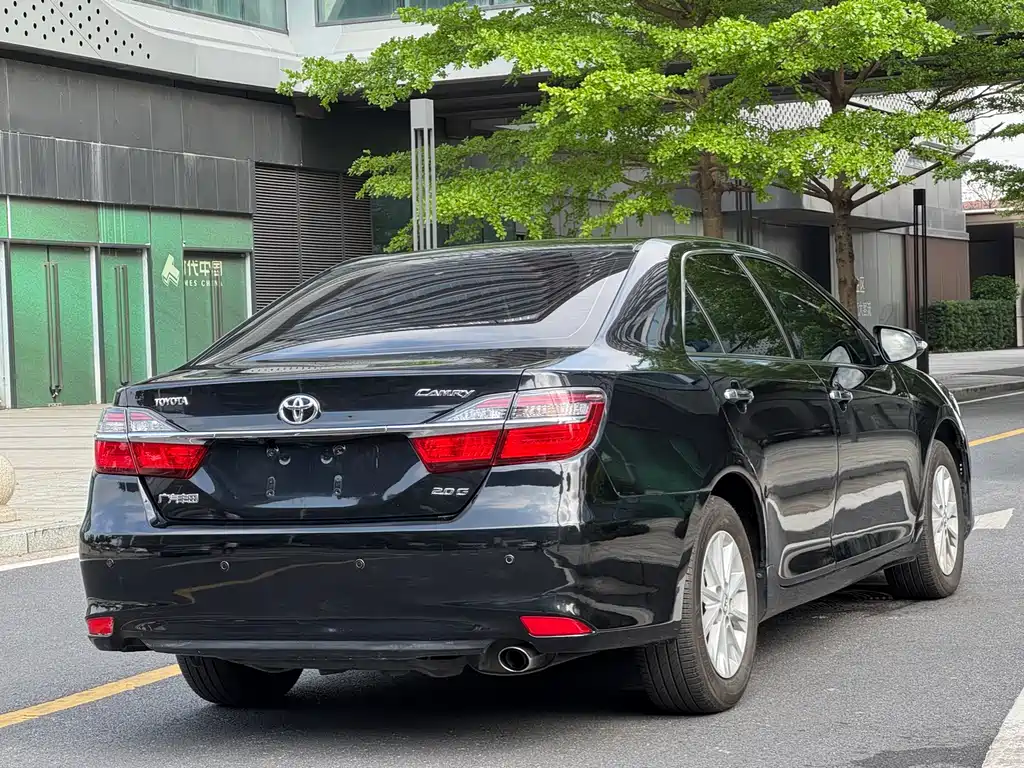 Toyota Camry 2017 — фото 6