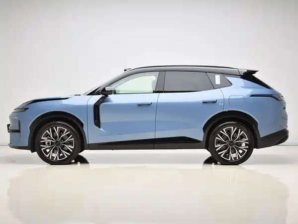 Lynk & Co 08 EM-P 2025