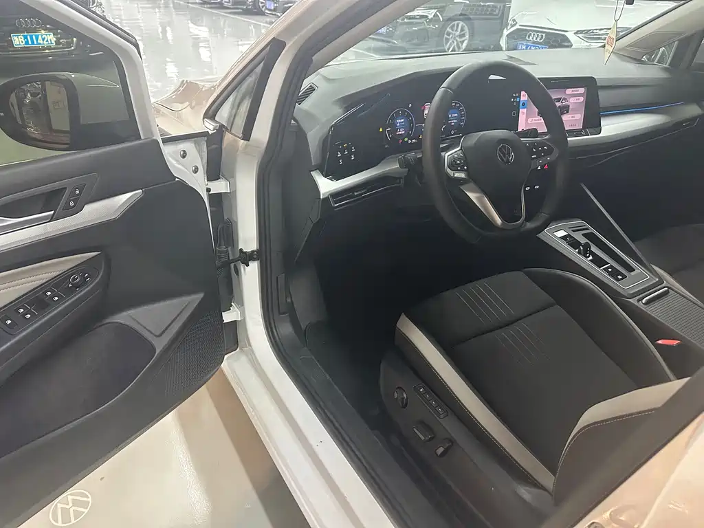 Volkswagen Golf 2025