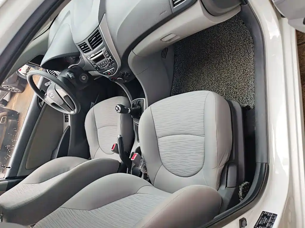 Hyundai Accent 2015 — фото 16