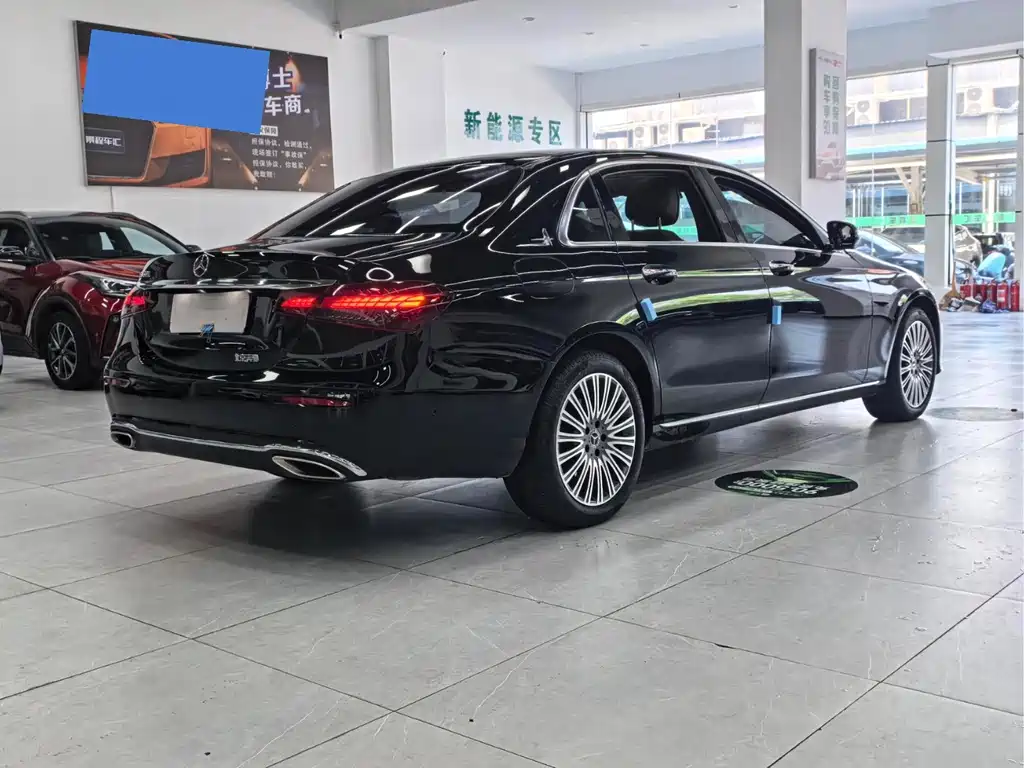 Mercedes-Benz E-Class 2023 — фото 12