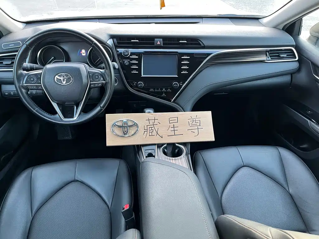 Toyota Camry 2019 — фото 23