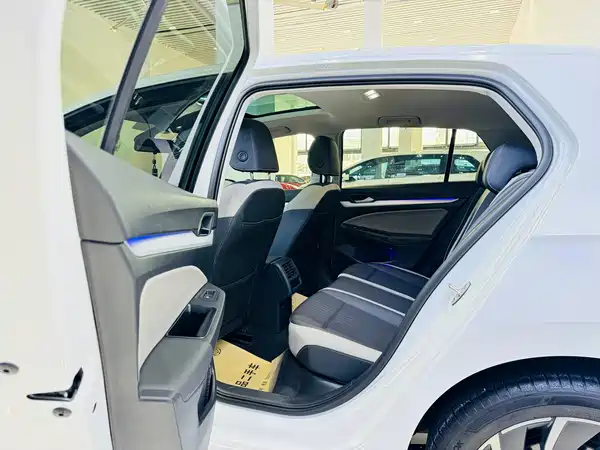 Volkswagen Golf 2022
