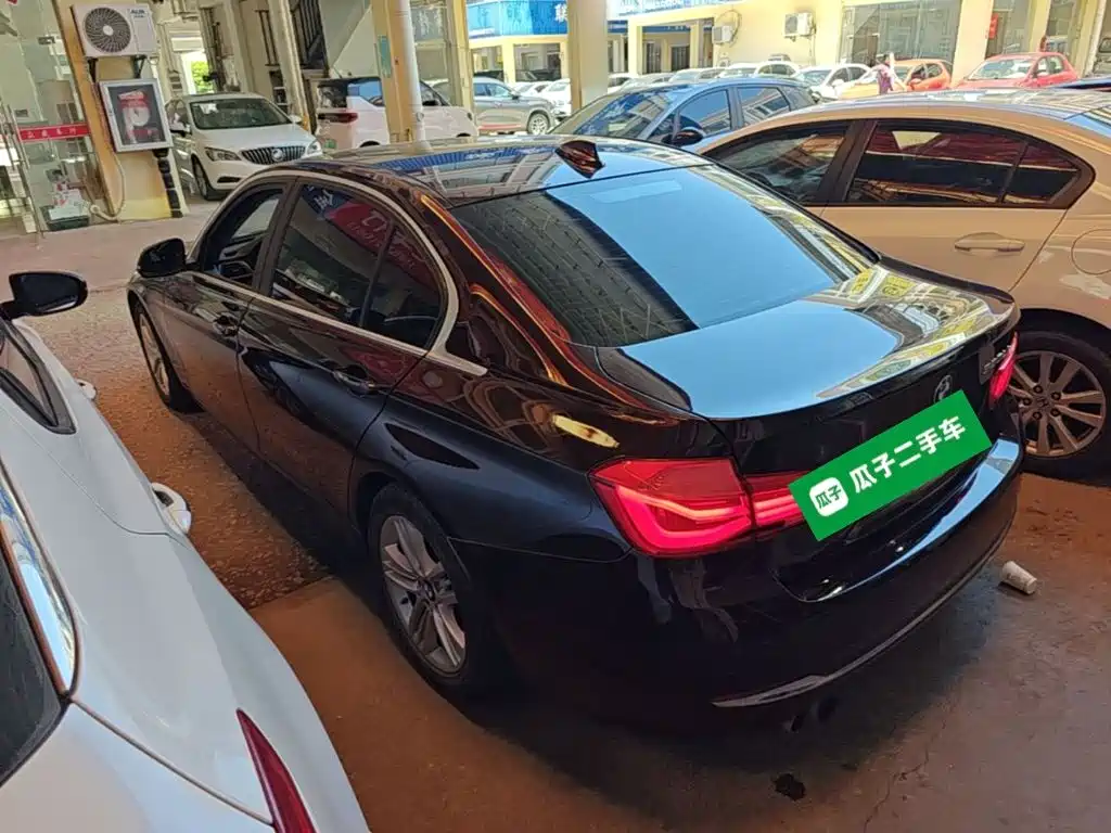 BMW 3 Series 2017 — фото 23