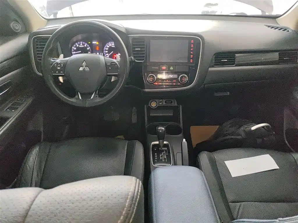 Mitsubishi Outlander 2016 — фото 10