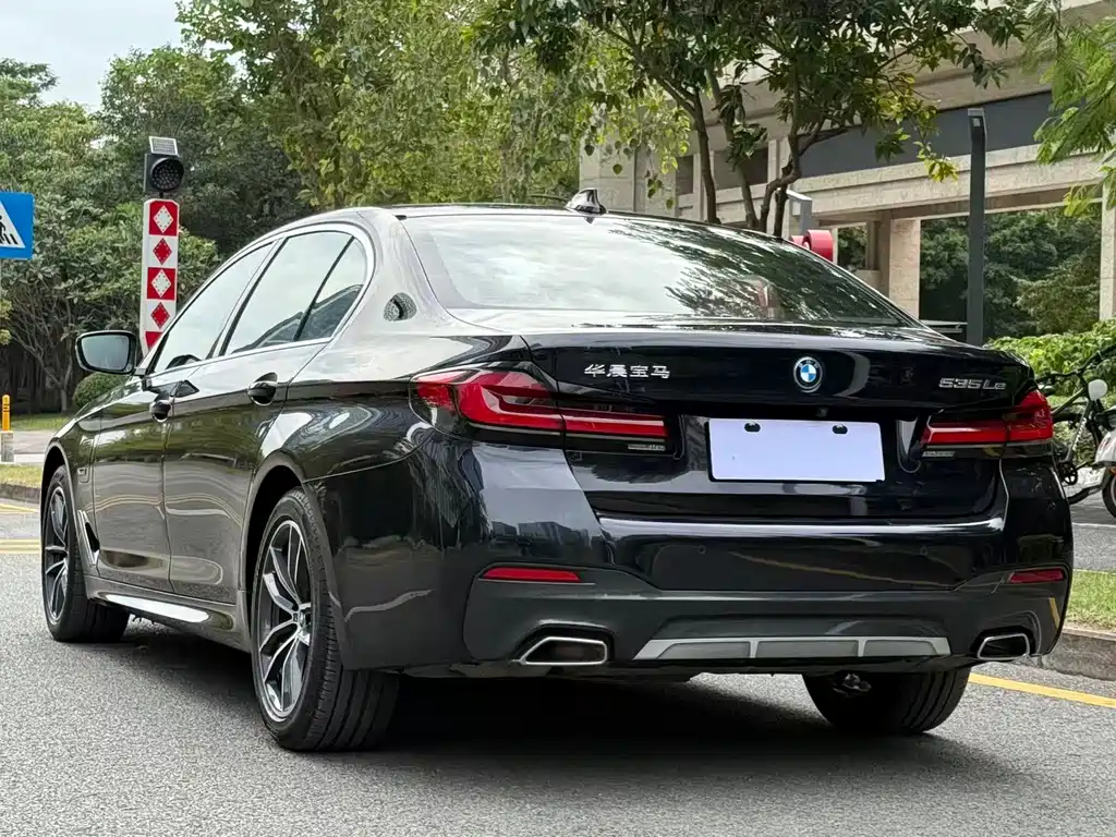 BMW 5 Series New Energy 2023 — фото 16