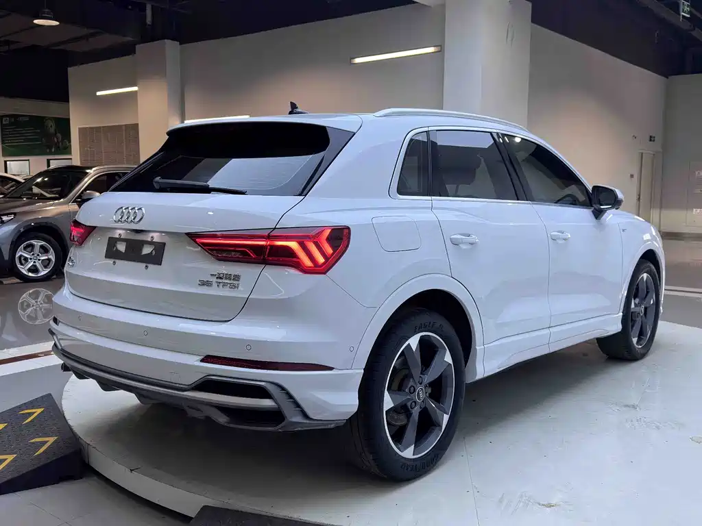 Audi Q3 2023 — фото 7
