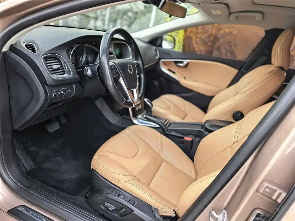 Volvo V40 2017 — фото 10
