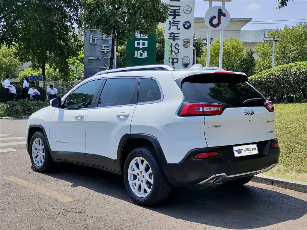 Jeep Cherokee 2019 — фото 4