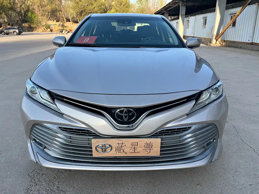 Toyota Camry 2019 — фото 1