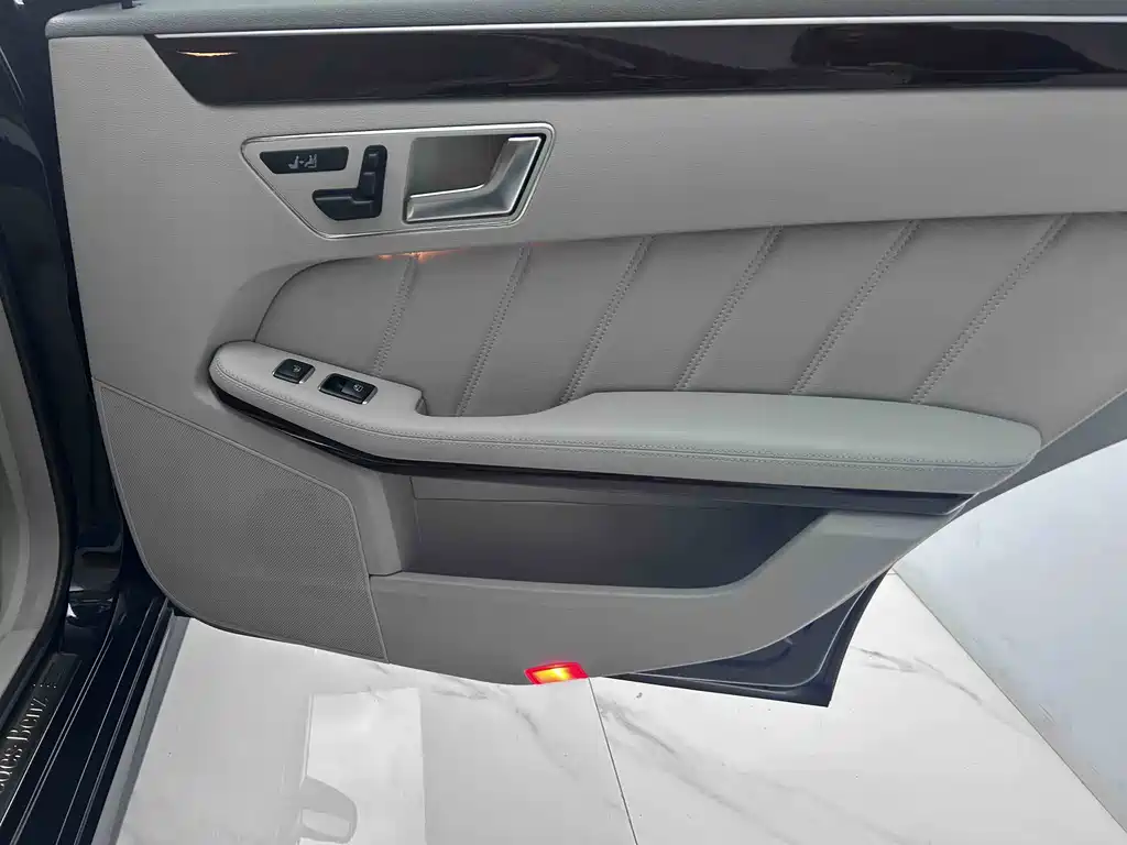 Mercedes-Benz E-Class 2013 — фото 9