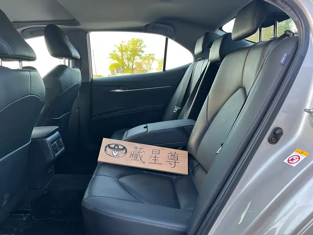 Toyota Camry 2019 — фото 28