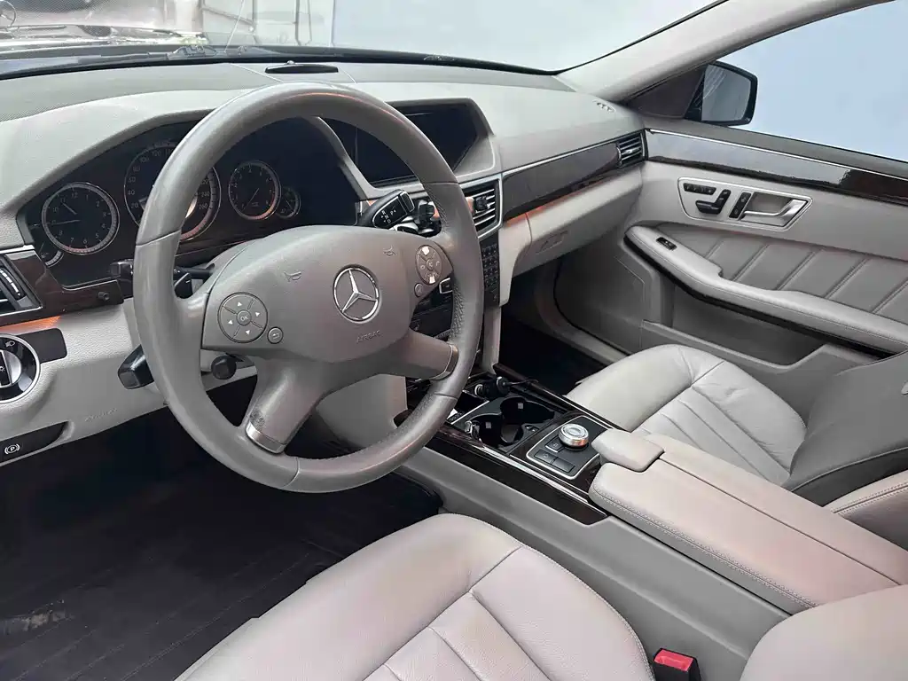 Mercedes-Benz E-Class 2013 — фото 16