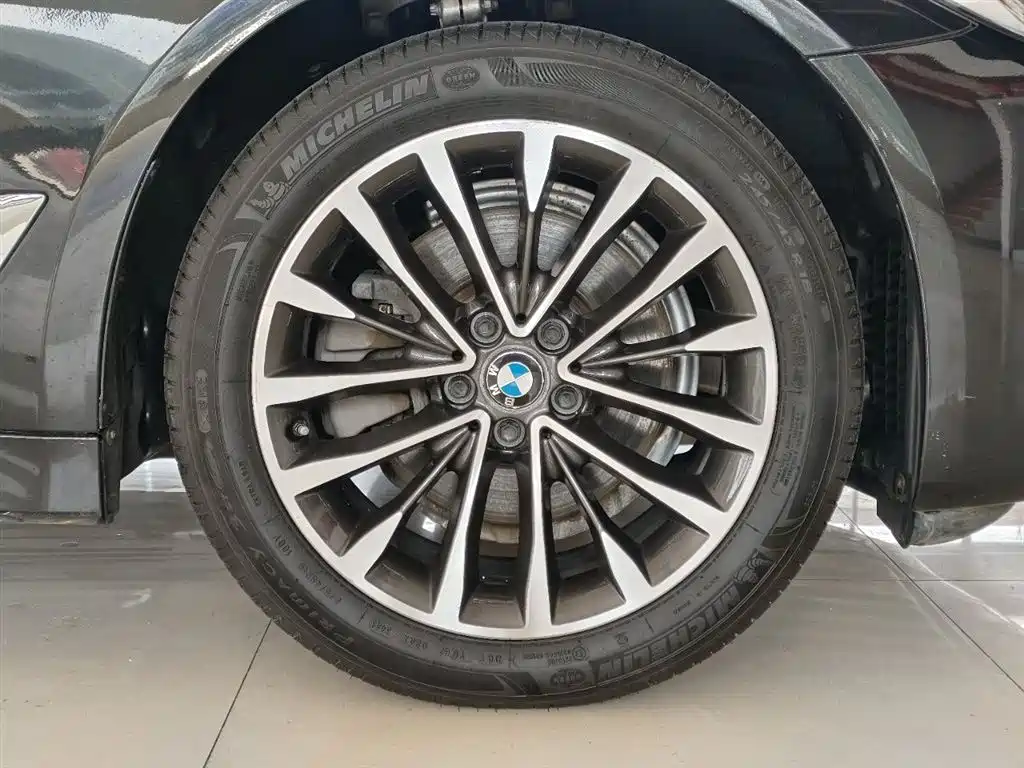 BMW 5 Series 2021 — фото 14