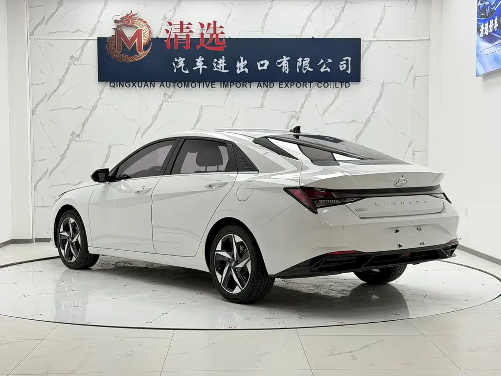 Hyundai Elantra 2022