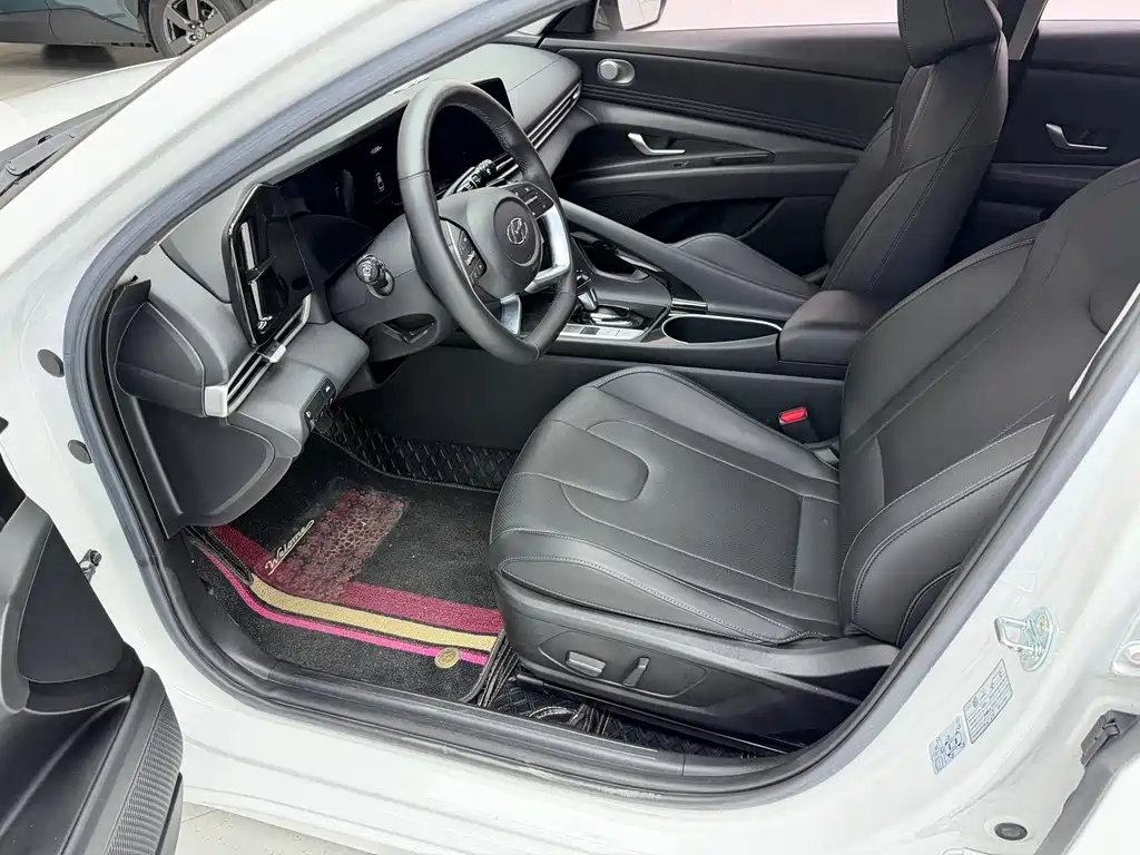 Hyundai Elantra 2022 — фото 11