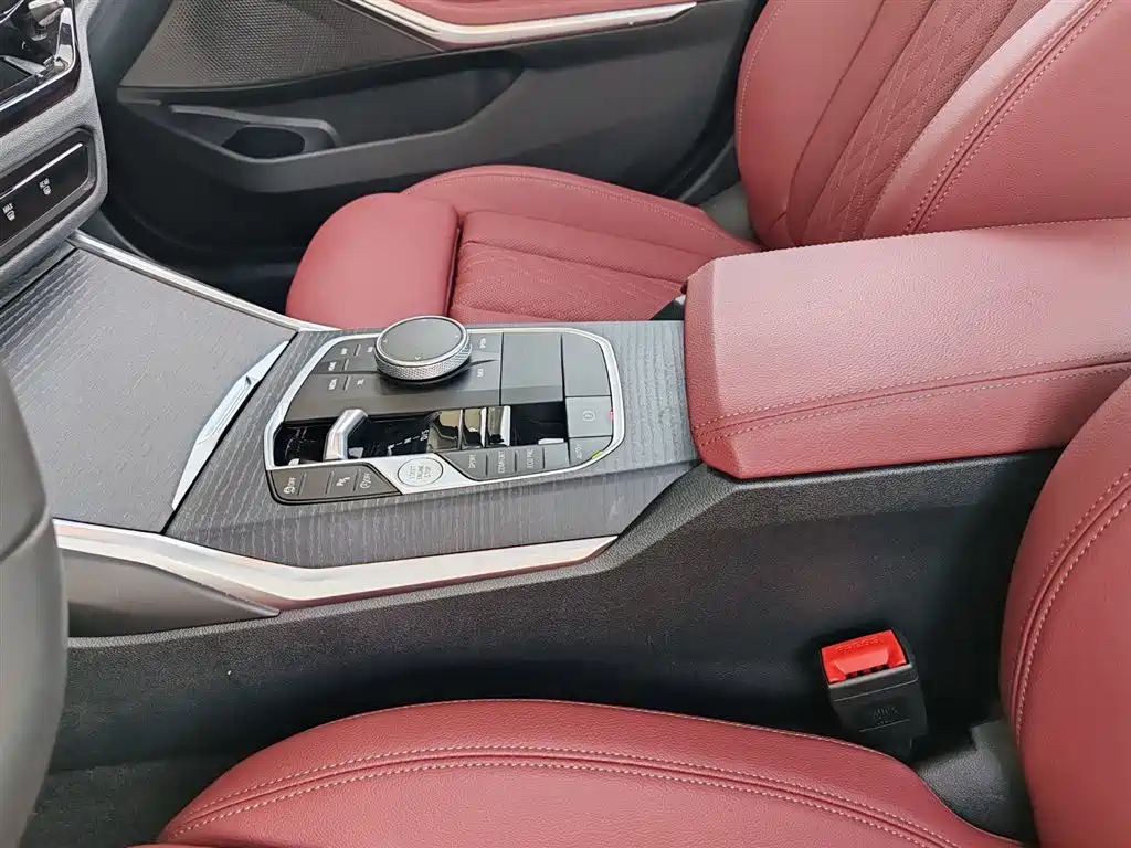 BMW 3 Series 2025 — фото 16