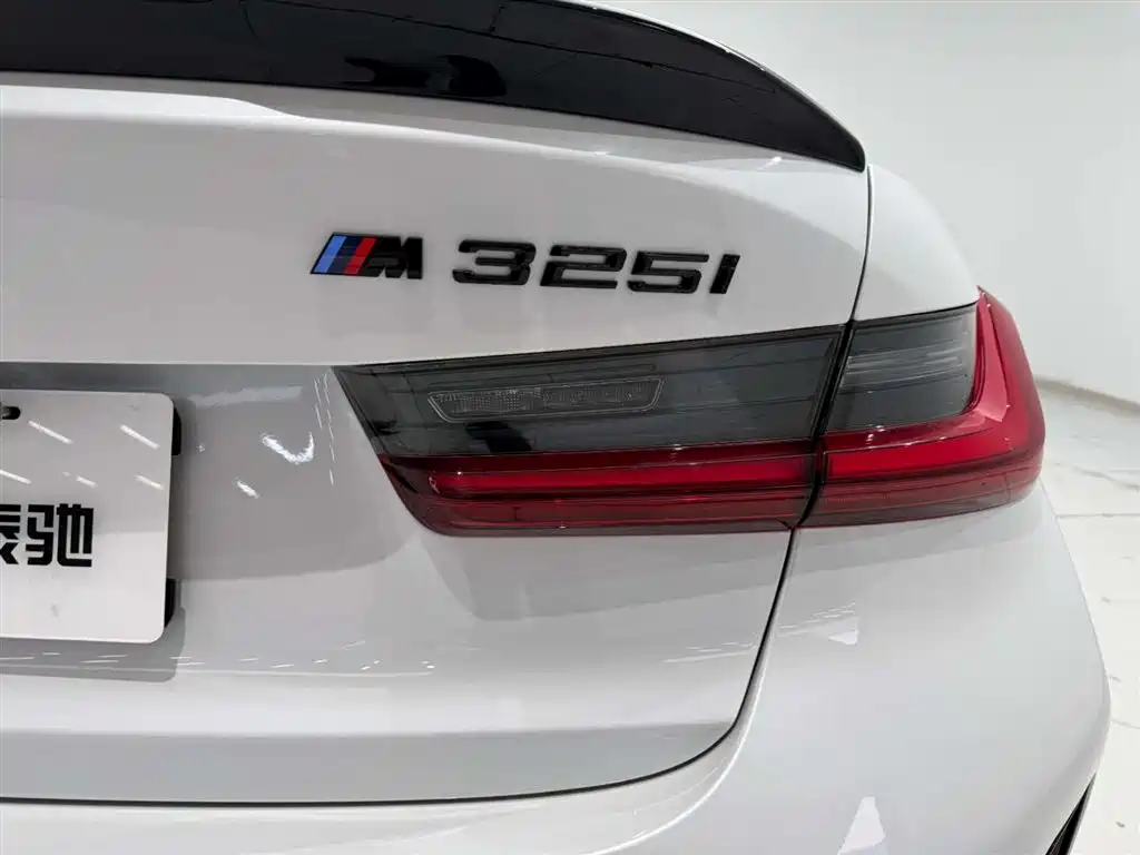 BMW 3 Series 2025 — фото 10