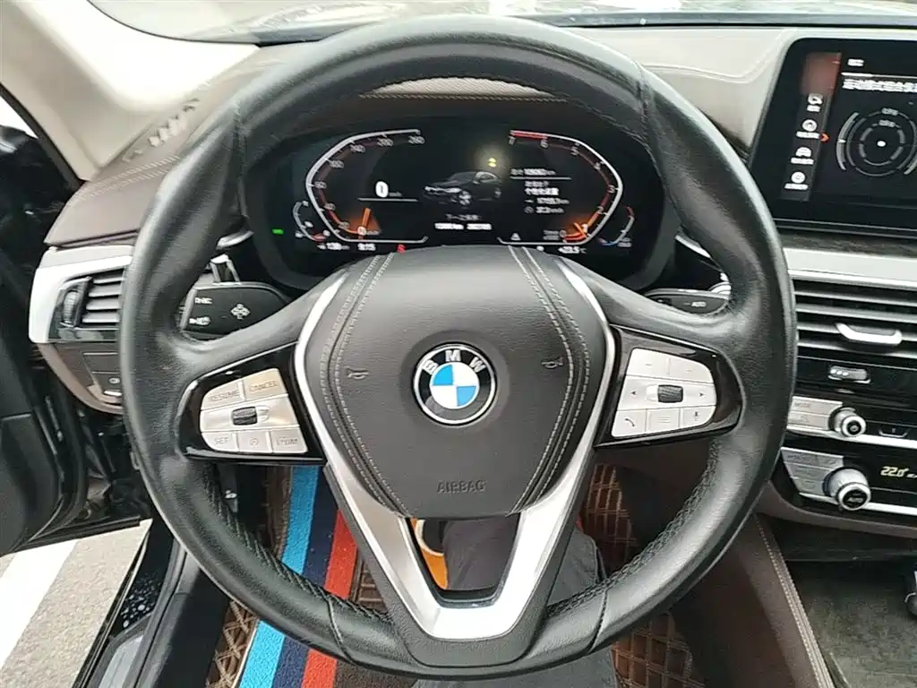 BMW 5 Series 2022 — фото 11