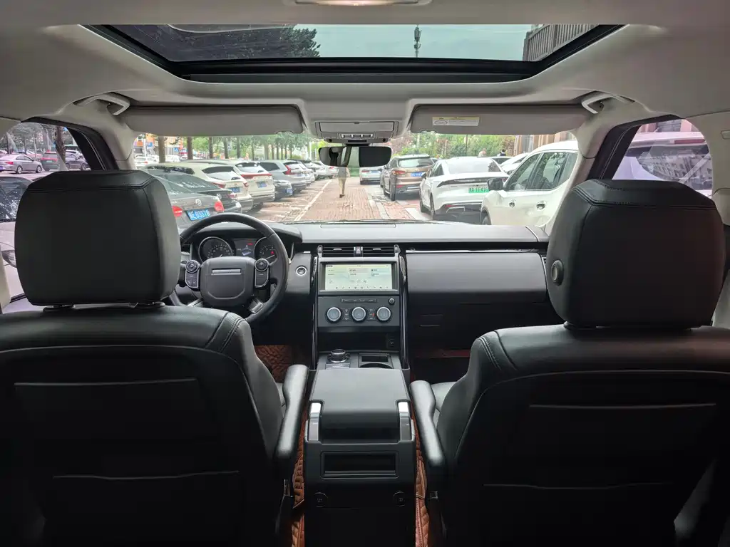 Land Rover Discovery 2018 — фото 11
