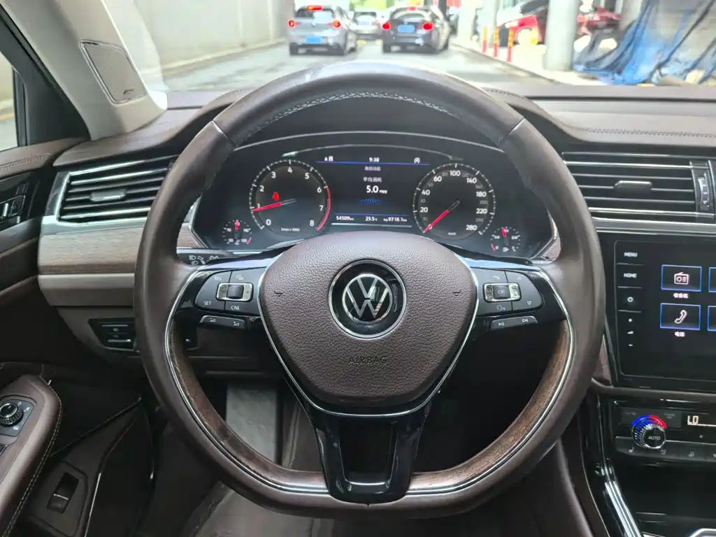 Volkswagen Phideon 2023 — фото 12