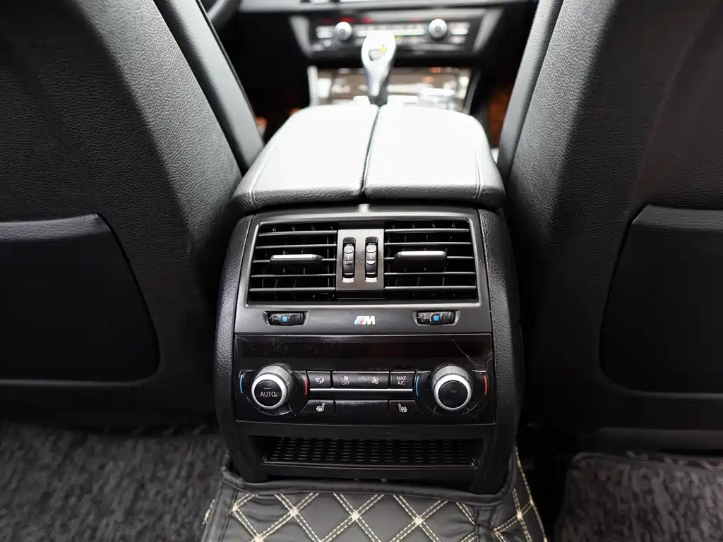 BMW 5 Series 2013 — фото 24