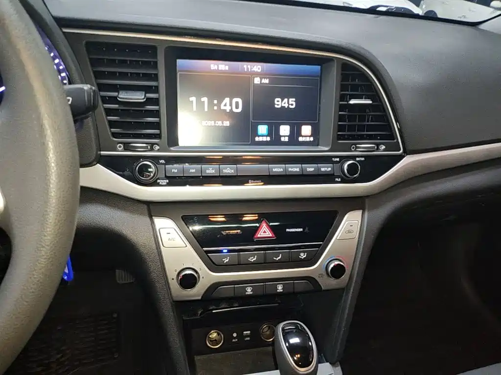 Hyundai Elantra 2019 — фото 13