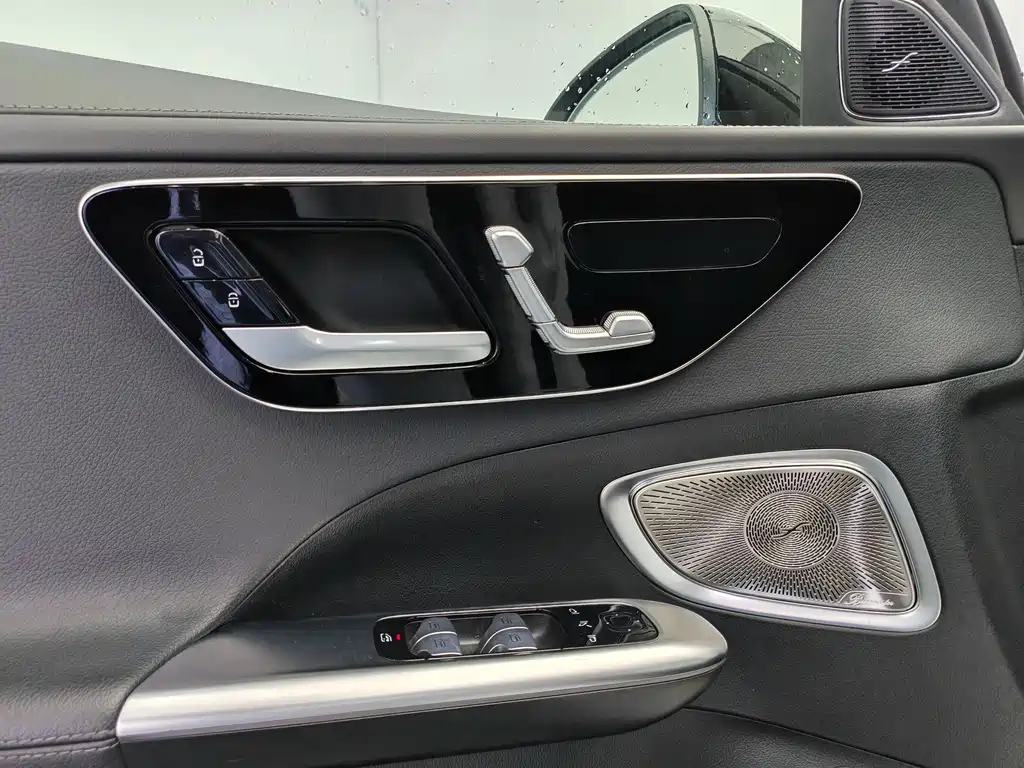 Mercedes-Benz C-Class 2024 — фото 17