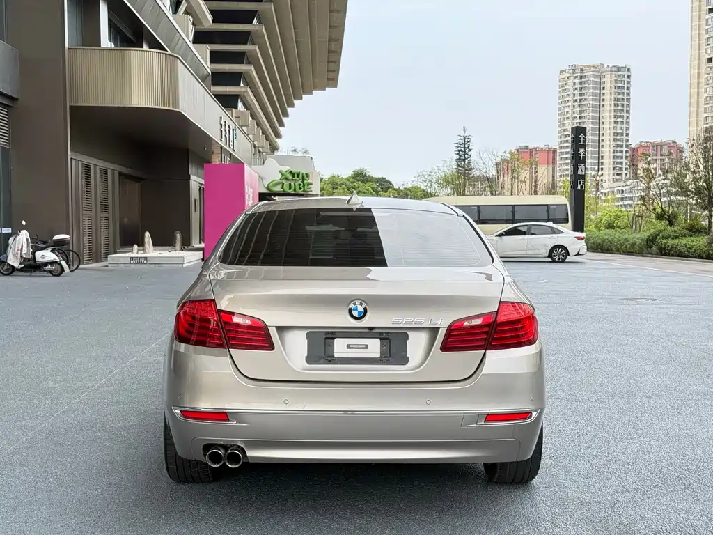 BMW 5 Series 2015 — фото 8