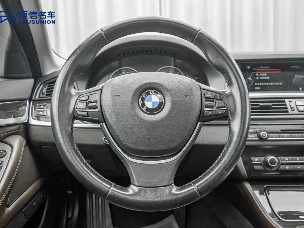 BMW 5 Series 2016 — фото 17