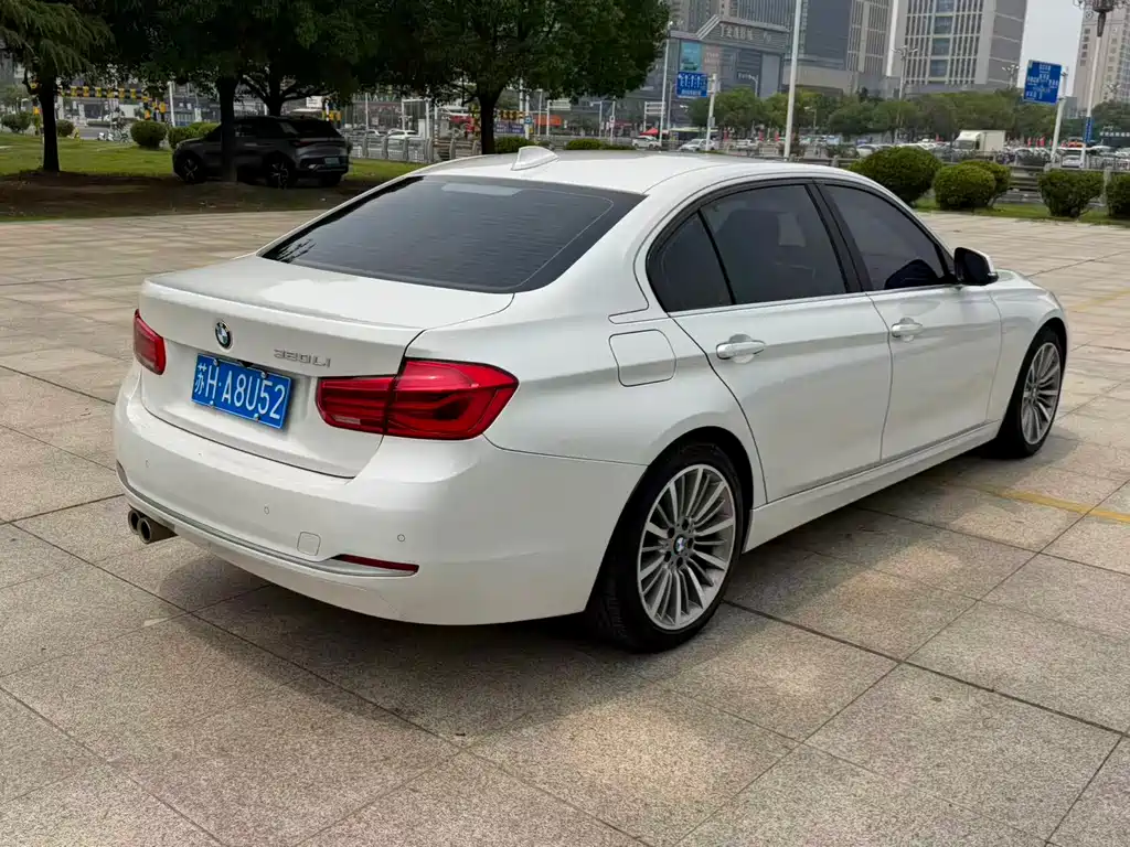 BMW 3 Series 2019 — фото 9