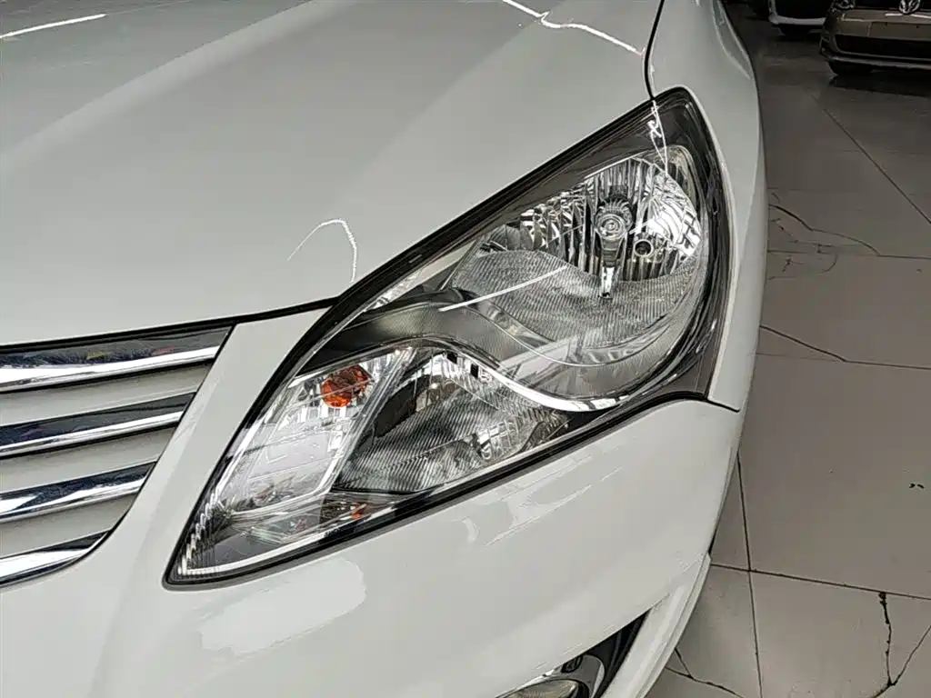 Hyundai Elantra 2015 — фото 24
