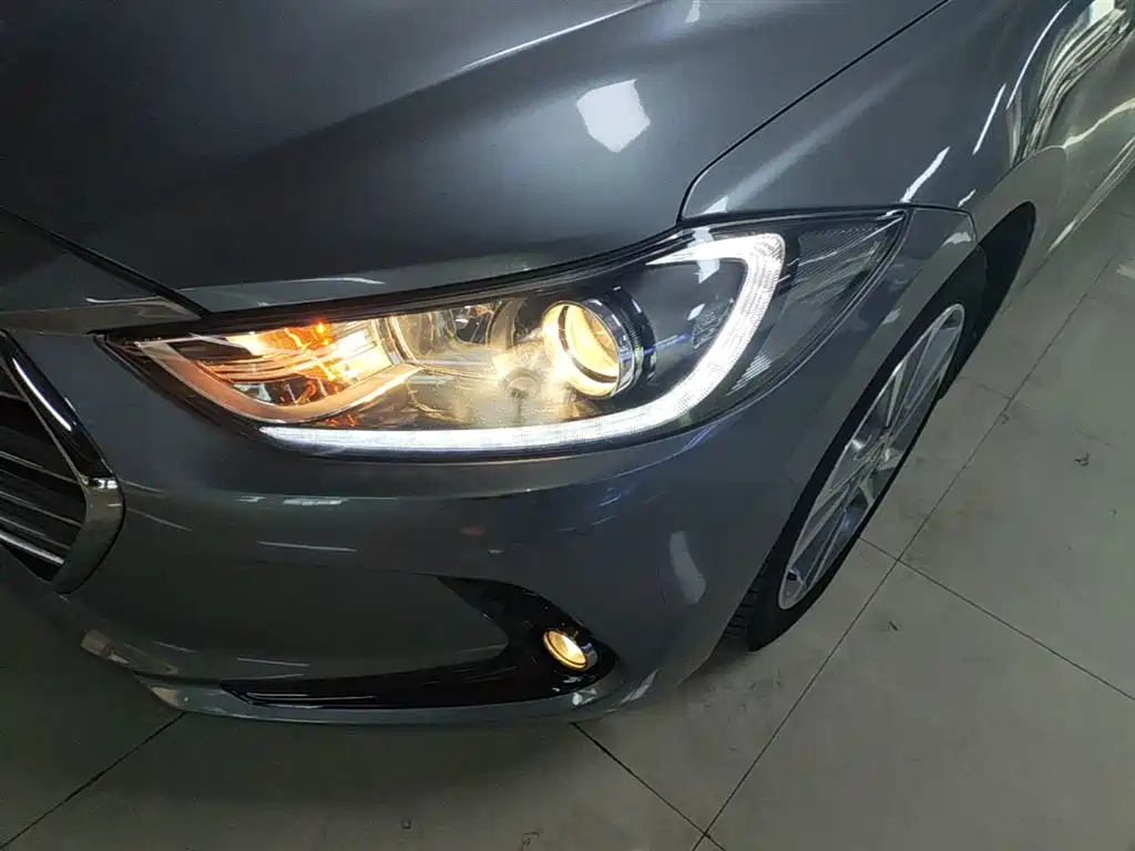 Hyundai Elantra 2019 — фото 24