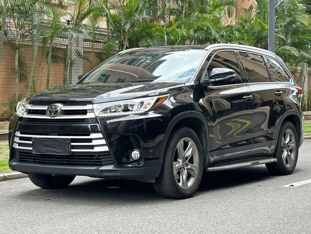 Toyota Highlander 2021 — фото 1