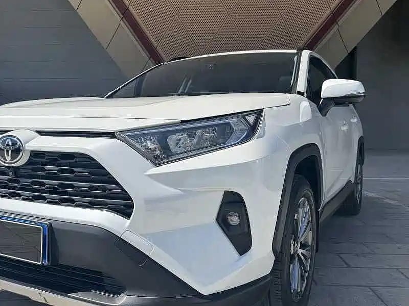 Toyota RAV4 2024 — фото 11