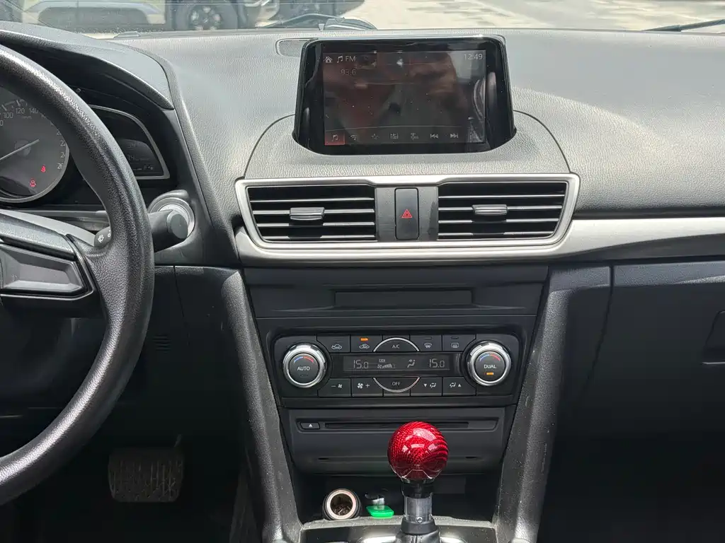Mazda 3 Axela 2019 — фото 13