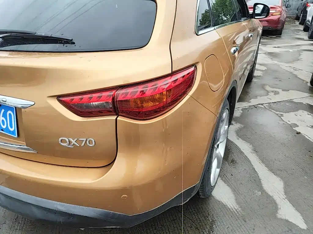 Infiniti QX70 2016 — фото 8