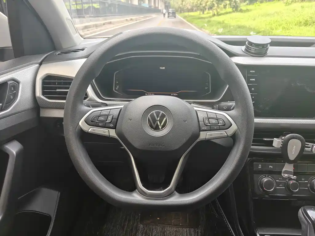 Volkswagen Explore The Shadows 2021