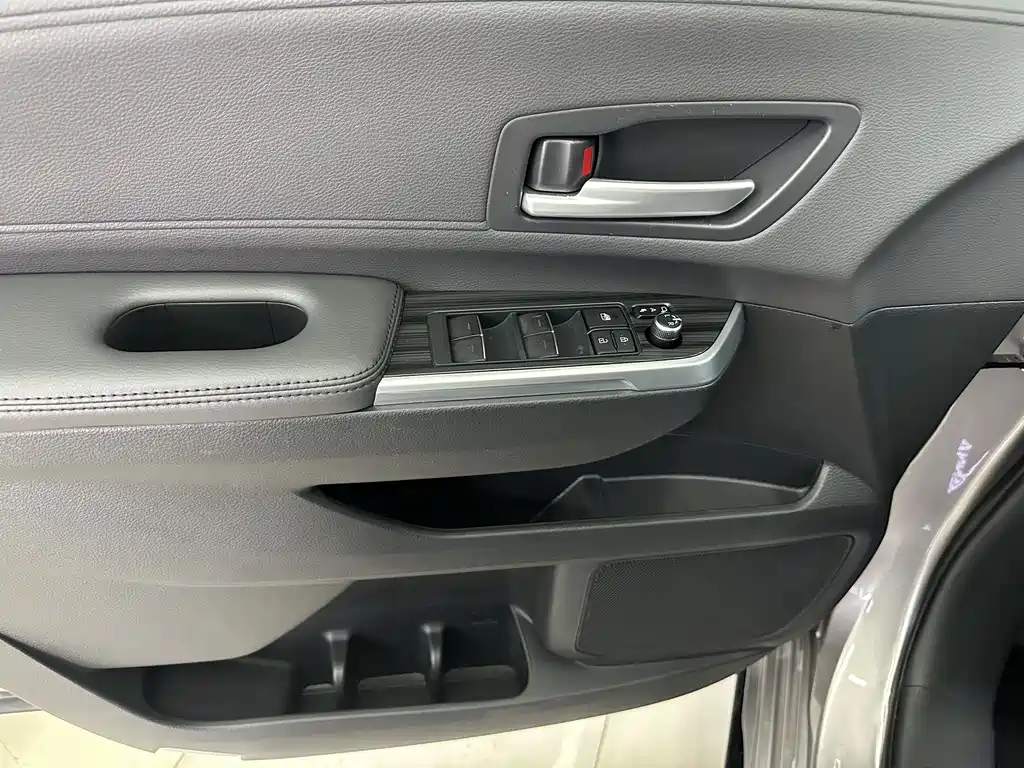 Toyota Sienna 2023 — фото 7