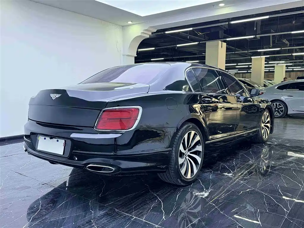 Bentley Flying Spur 2014 — фото 17