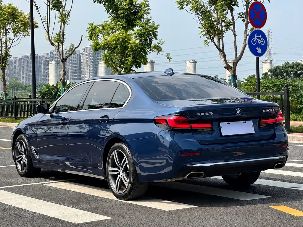 BMW 5 Series 2021 — фото 11