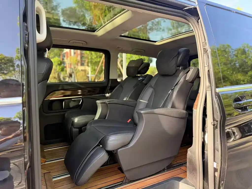 Mercedes-Benz V-Class 2020 — фото 15