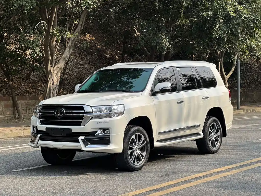 Toyota Land Cruiser 2020 — фото 1