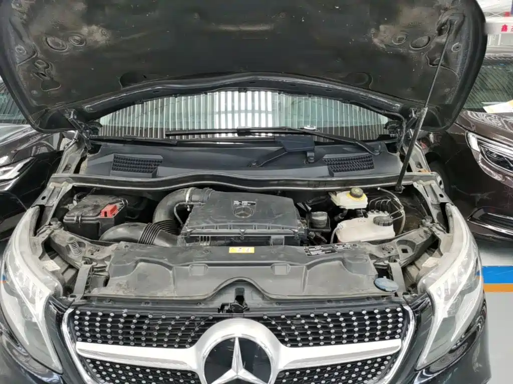 Mercedes-Benz V-Class 2021 — фото 20