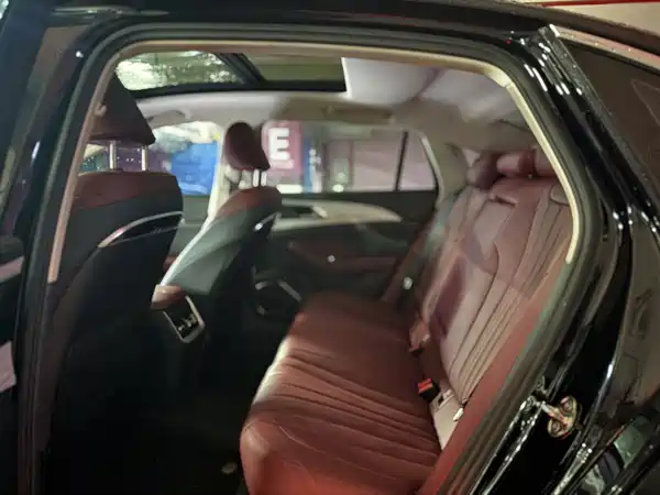 Hongqi H5 2025