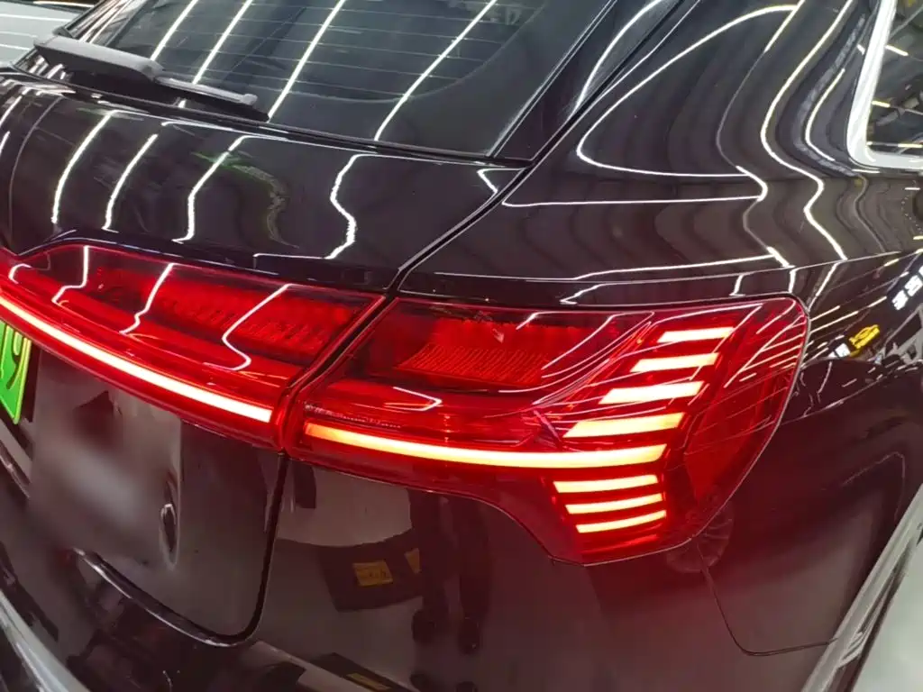 Audi e-tron 2023 — фото 8