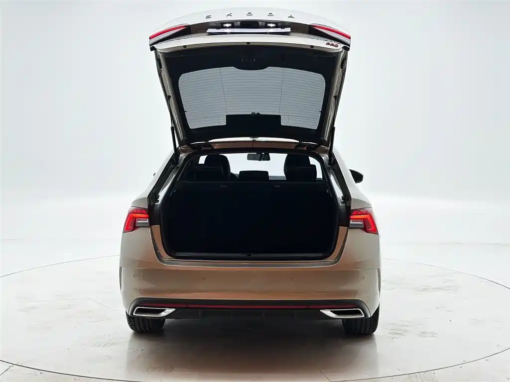 Skoda Octavia 2021 — фото 8