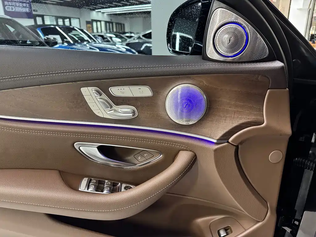 Mercedes-Benz E-Class 2021 — фото 20