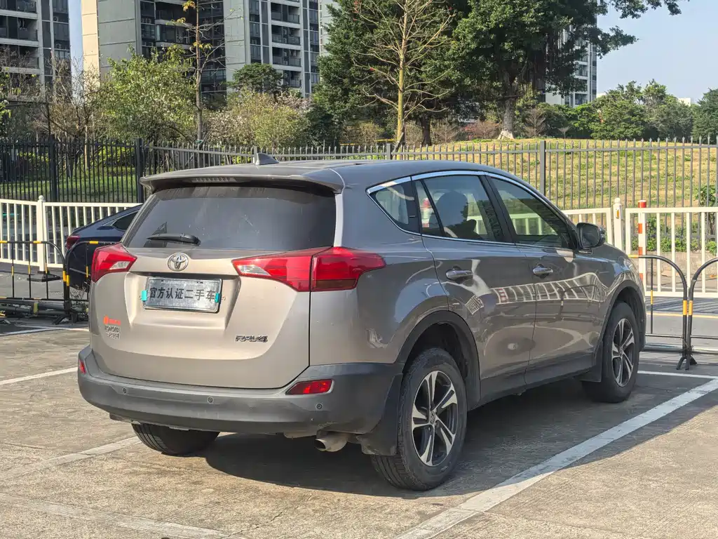 Toyota RAV4 2016 — фото 16